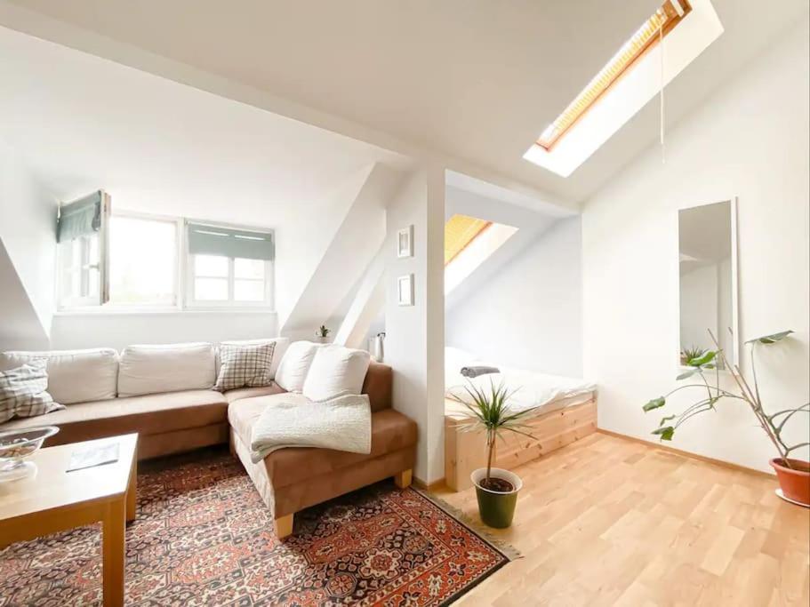 Schoene Ferienwohnung Mit Blick Ueber Stadtwald Leipzig Exteriör bild